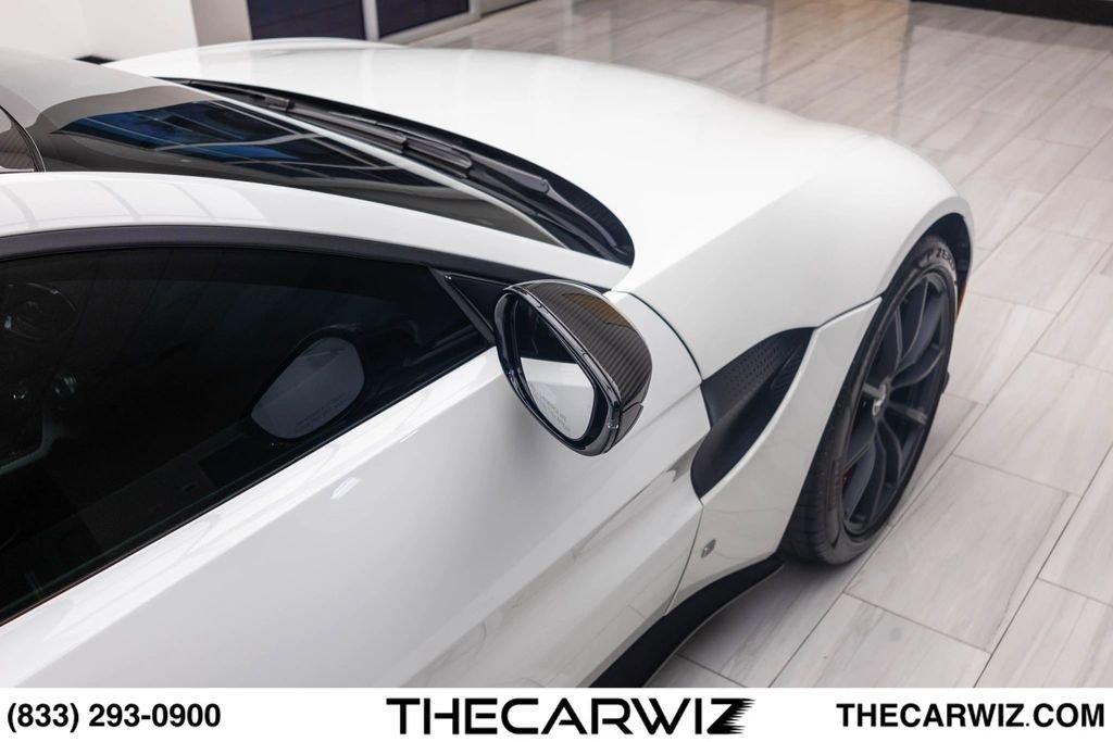 Used 2019 Aston Martin V8 Vantage Coupe RWD image 27
