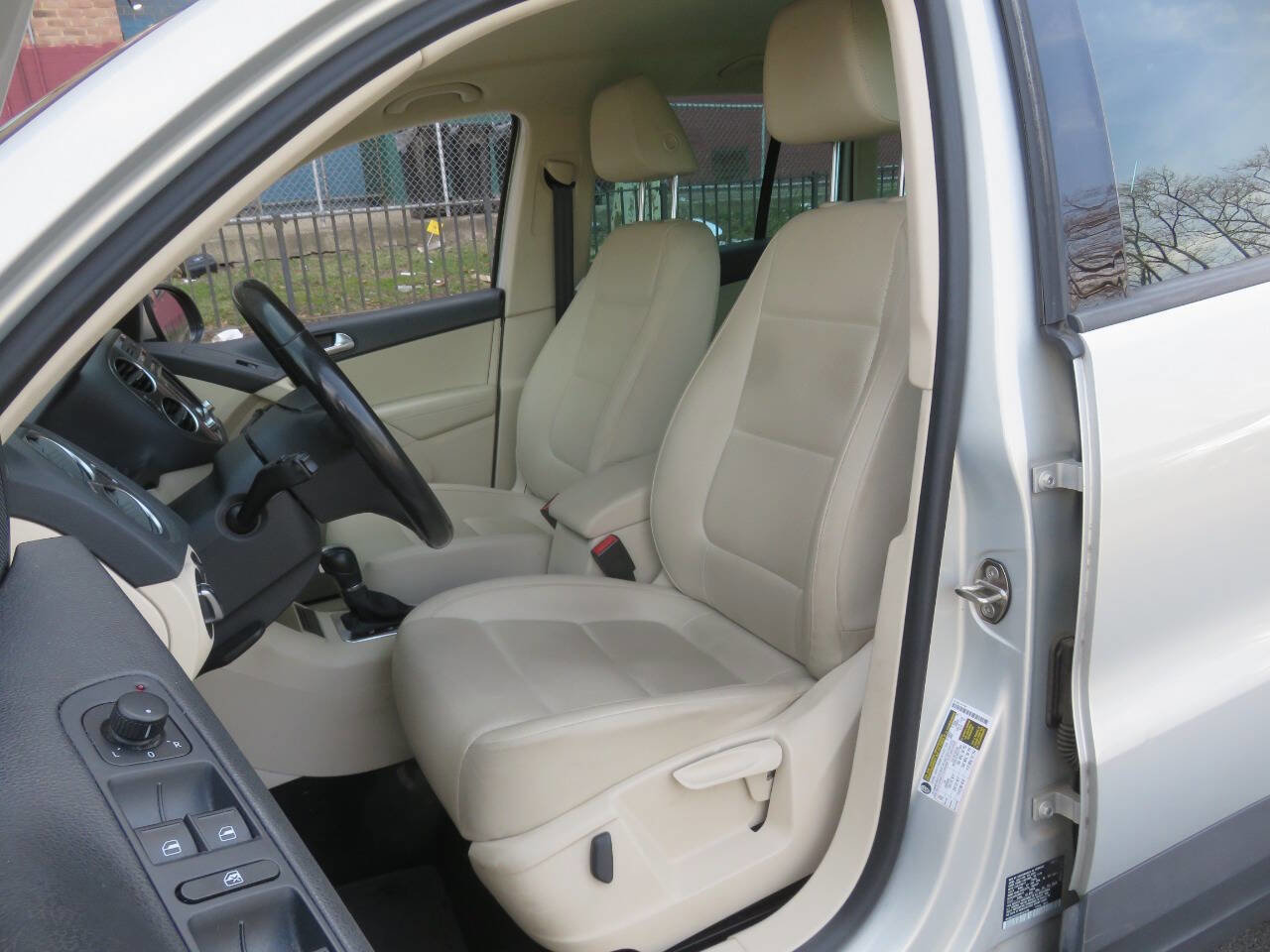 Used 2015 Volkswagen Tiguan S AWD/4WD image 10