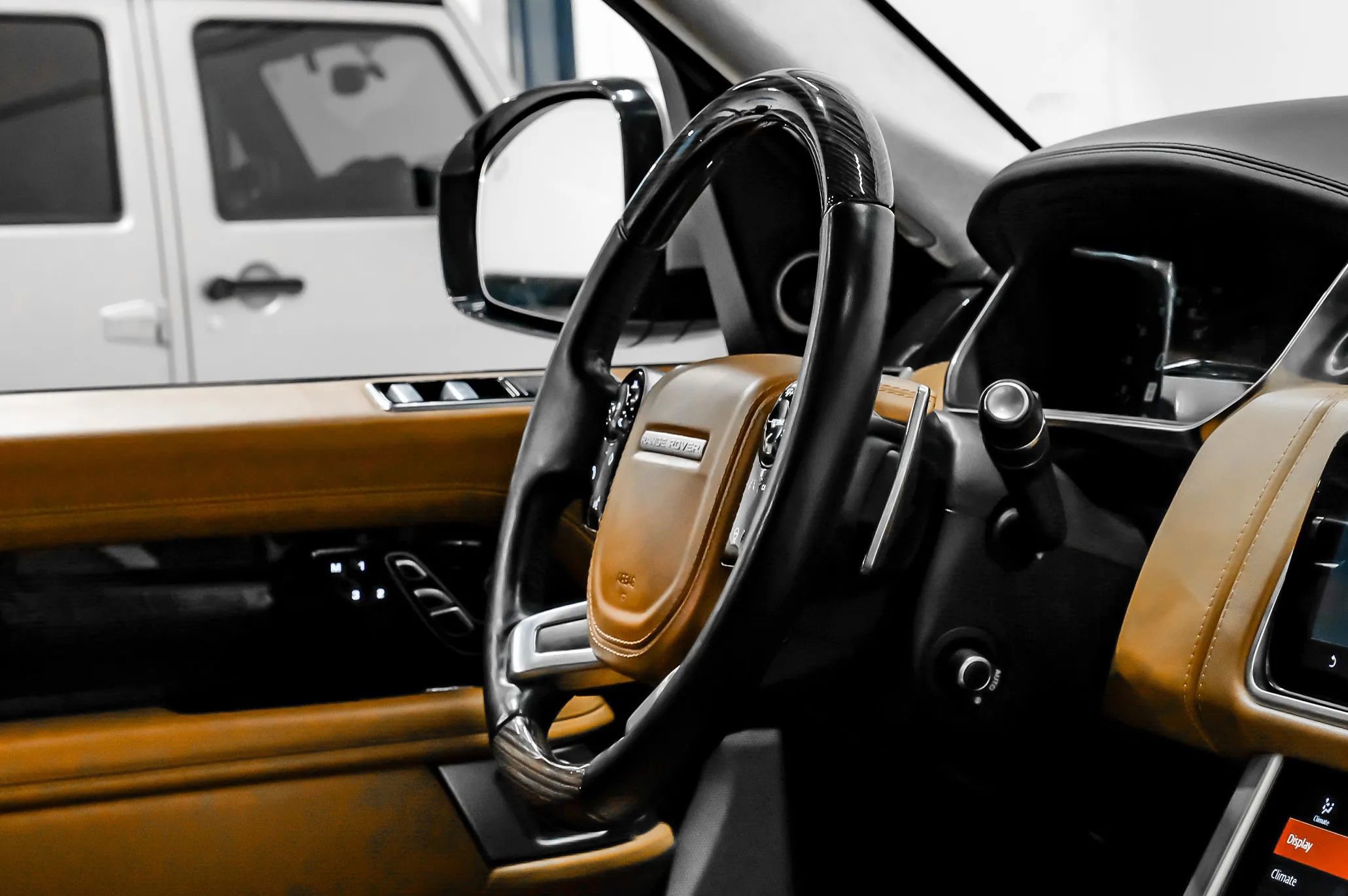 Used 2019 Land Rover Range Rover Long Wheelbase Autobiography image 13