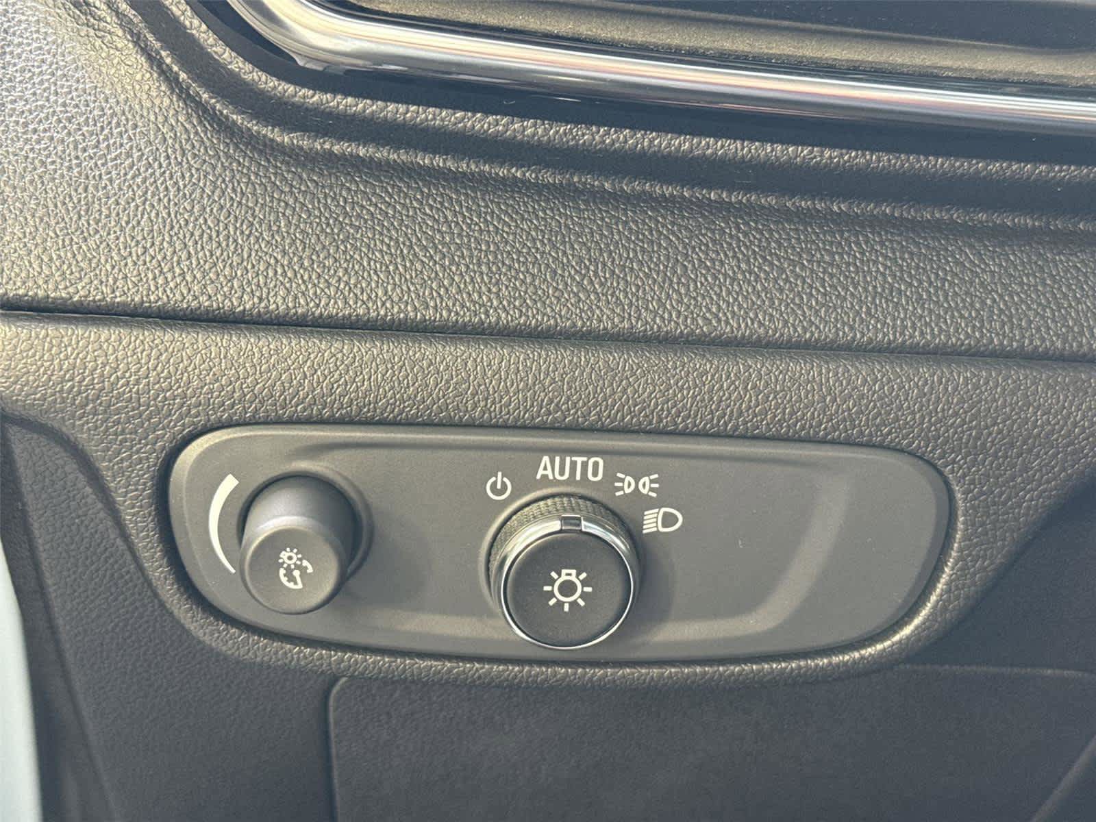 Used 2023 Chevrolet Bolt LT w/ Infotainment Package FWD image 22