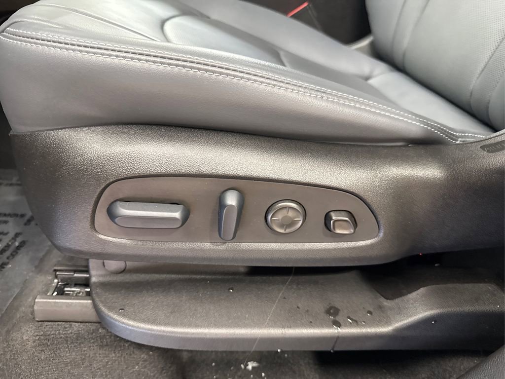 Used 2024 Buick Enclave Premium image 40