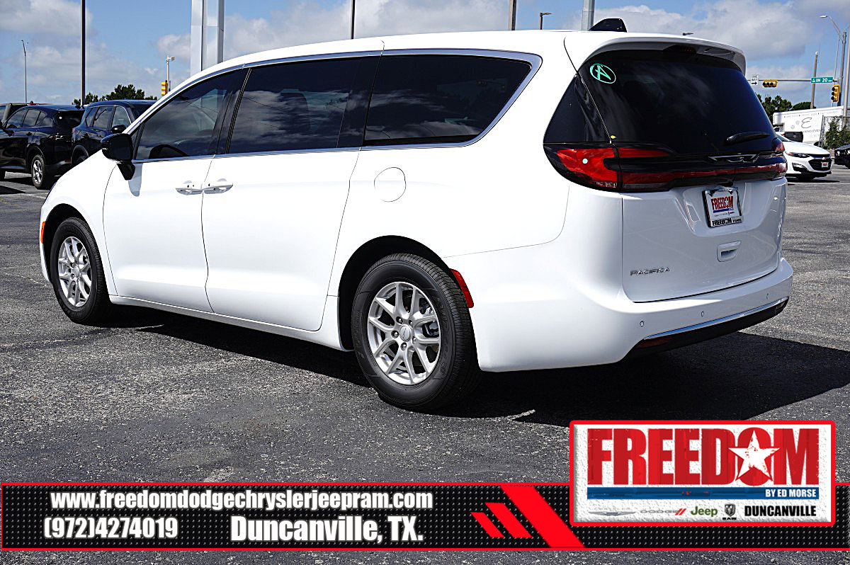 New 2027 Chrysler Pacifica Select w/ Family Tech Group FWD image 3
