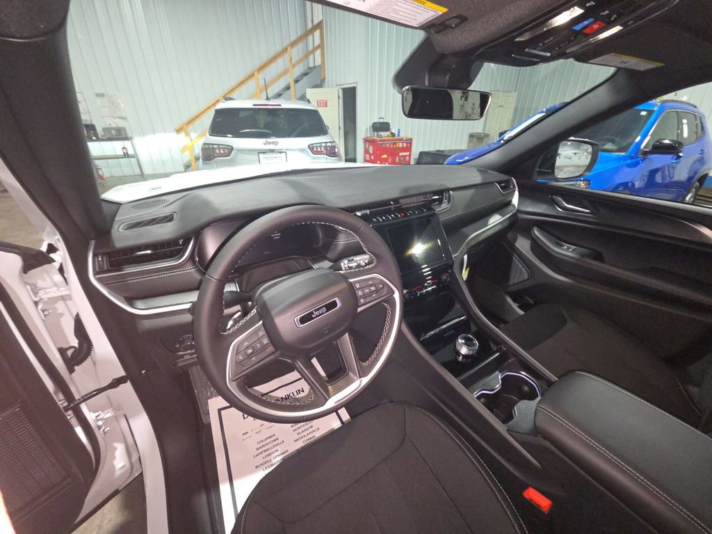 New 2025 Jeep Grand Cherokee Laredo X w/ Trailer Tow Package image 10