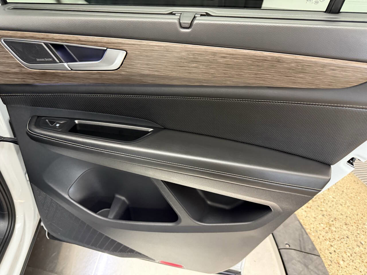 Used 2024 Volkswagen Atlas SEL Premium R-Line image 32