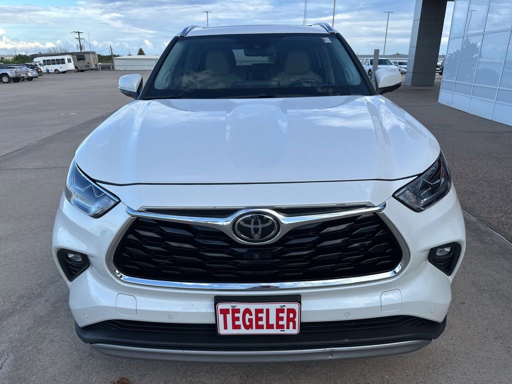 Used 2021 Toyota Highlander Platinum image 2