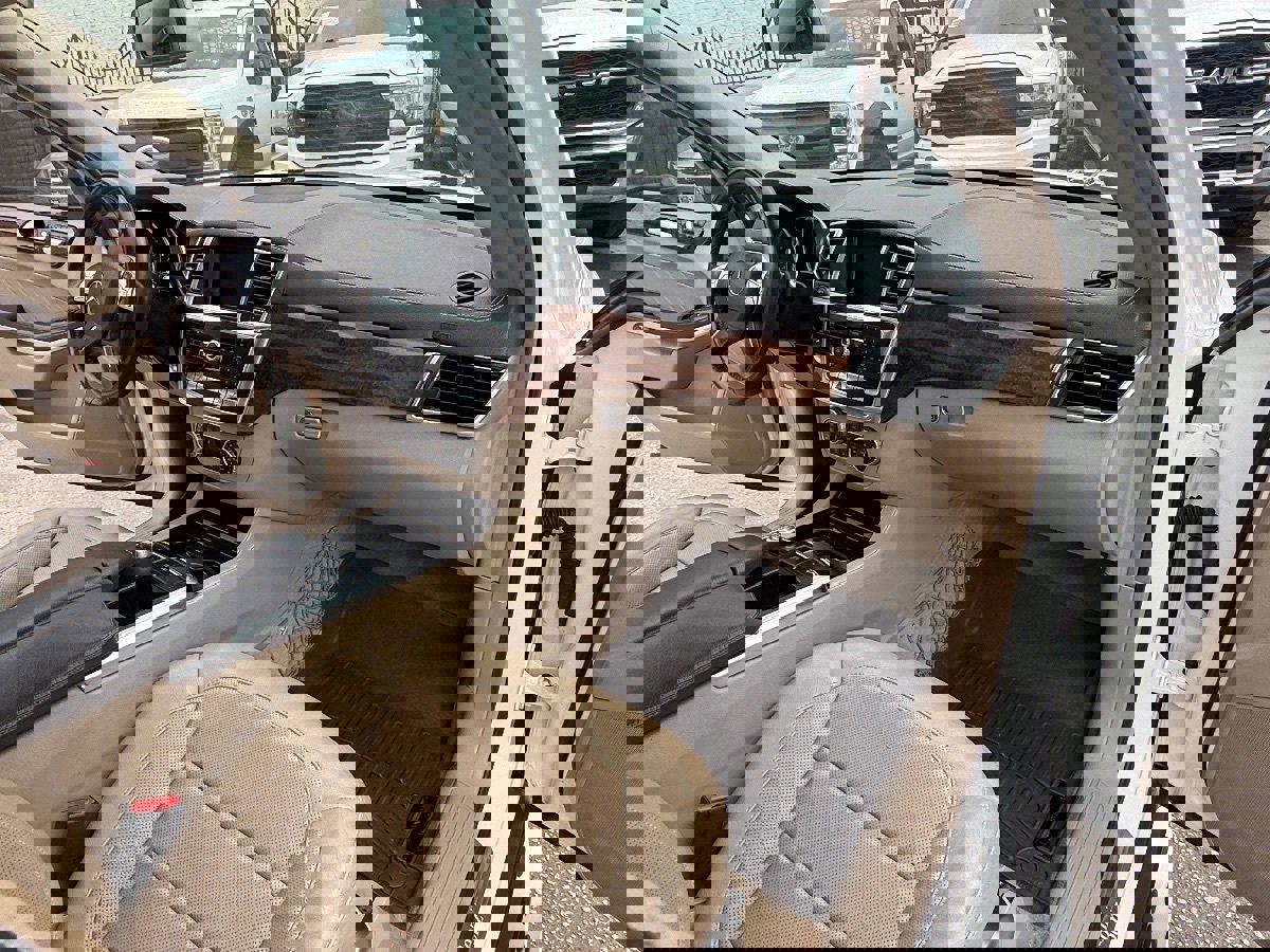 Used 2014 Mercedes-Benz GL 550 4MATIC image 19