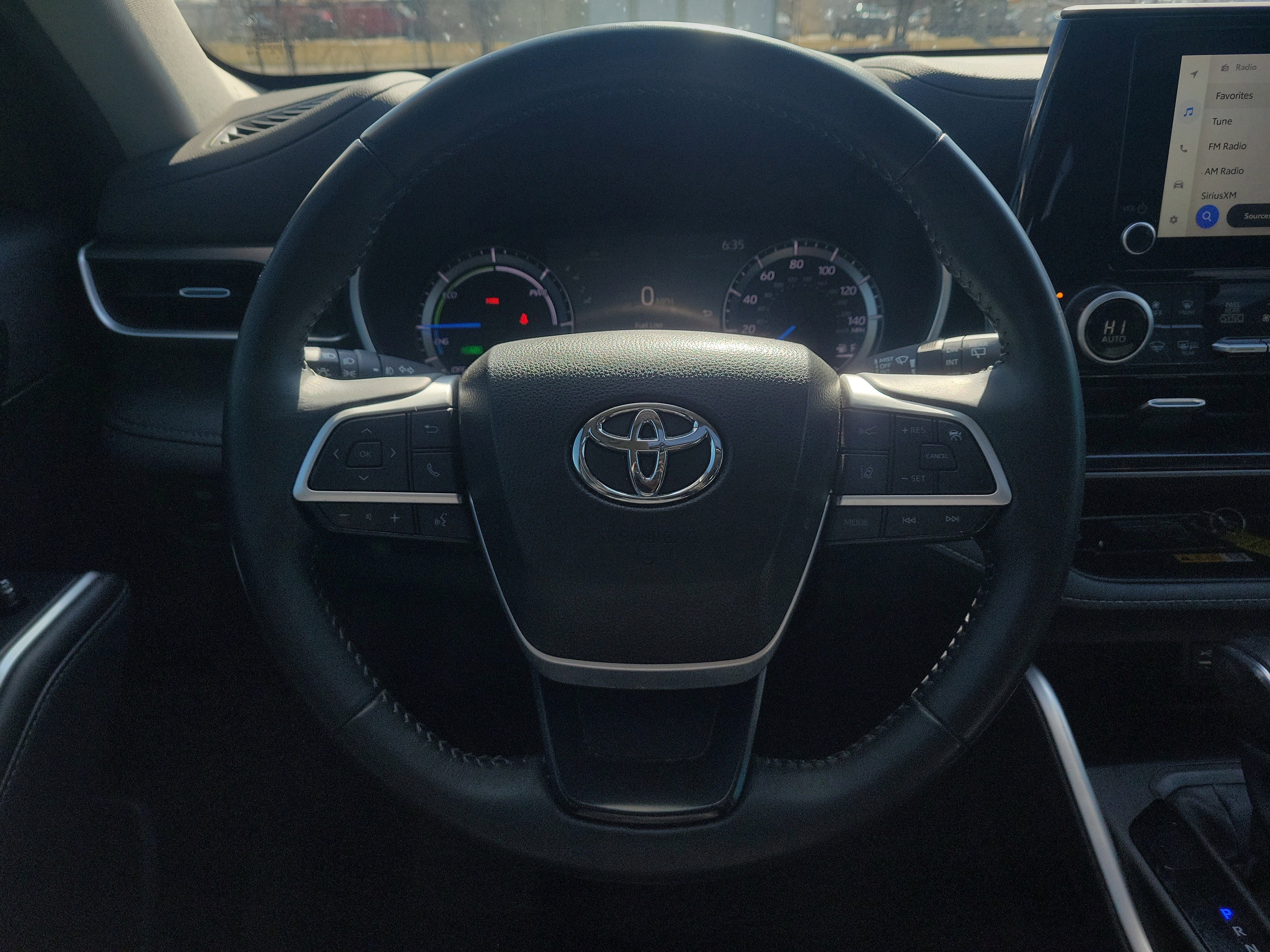 Used 2024 Toyota Highlander XLE image 24