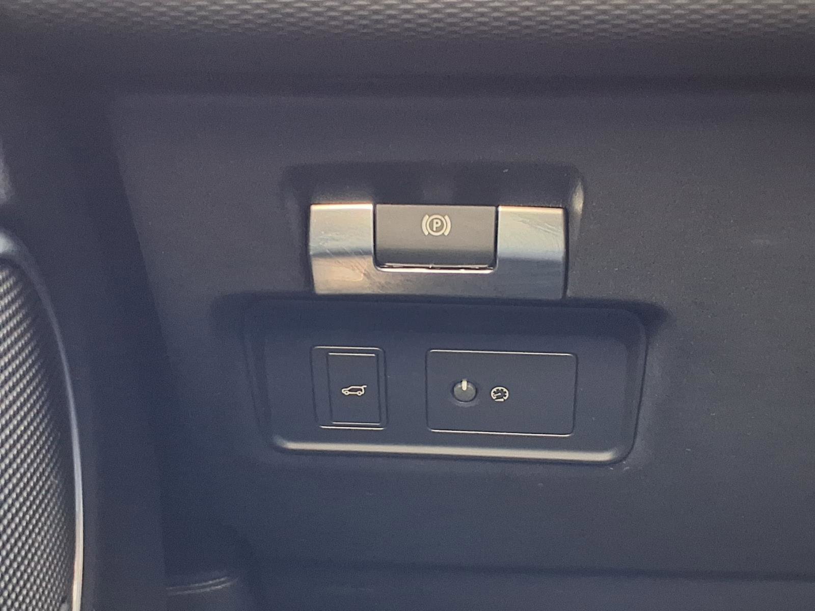 Used 2023 Land Rover Discovery Sport SE R-Dynamic image 22