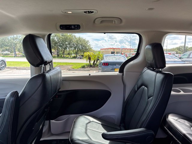Used 2024 Chrysler Pacifica Touring-L FWD image 16