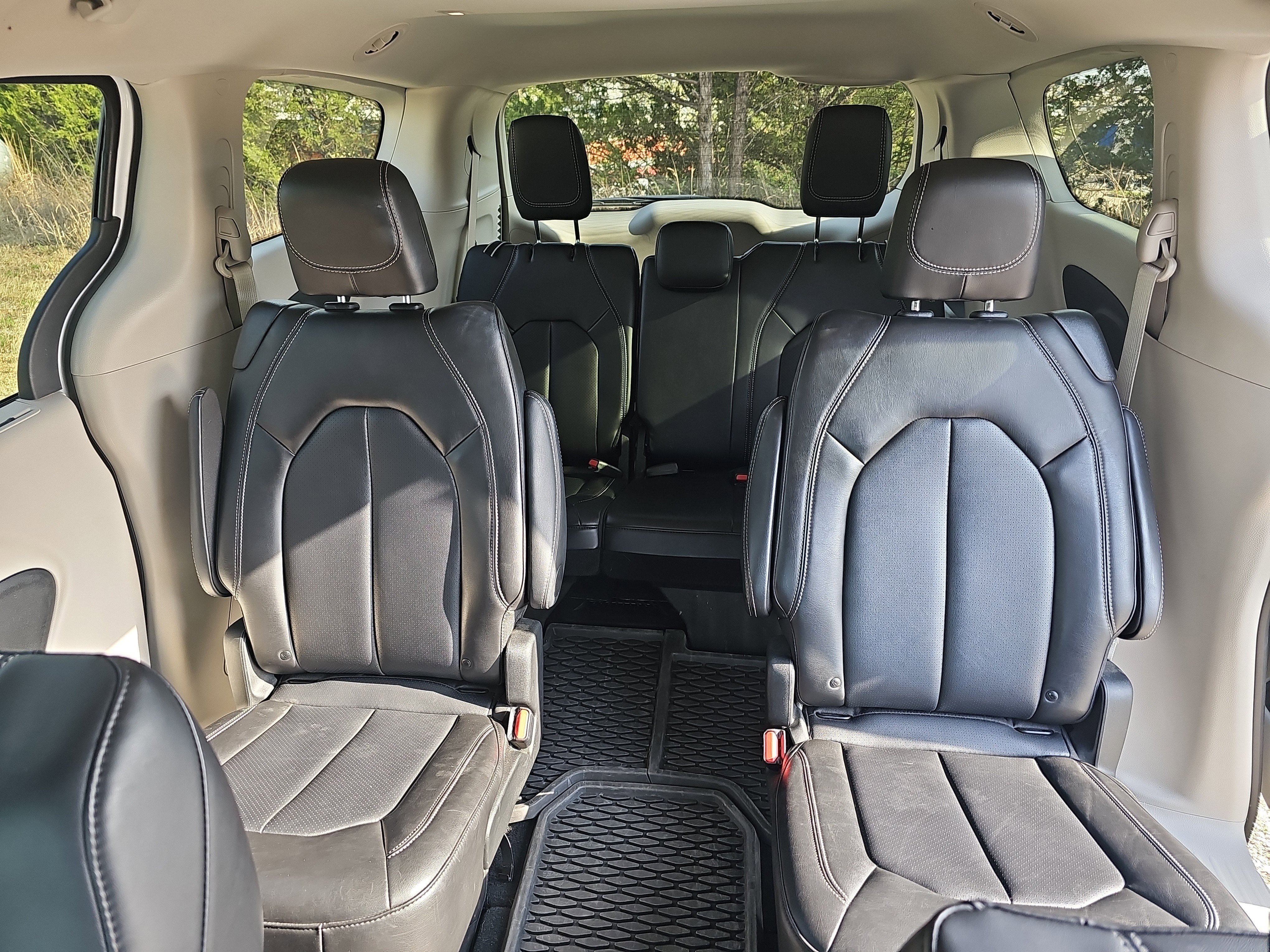 Used 2024 Chrysler Pacifica Touring-L w/ Road Tripper Package image 17