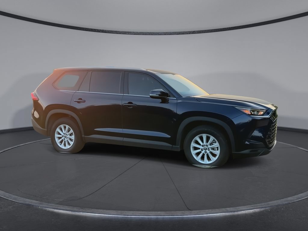 Used 2024 Toyota Grand Highlander AWD image 2