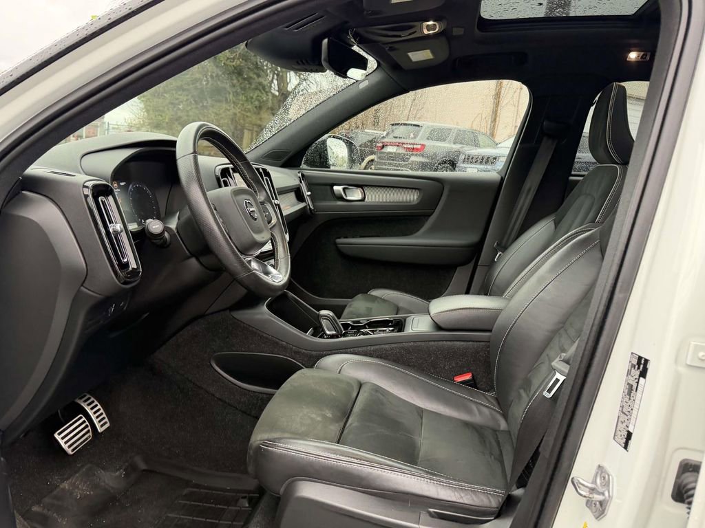 Used 2021 Volvo XC40 T5 R-Design w/ Advanced Package image 16
