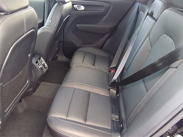 Used 2025 Volvo XC40 B5 Plus image 17