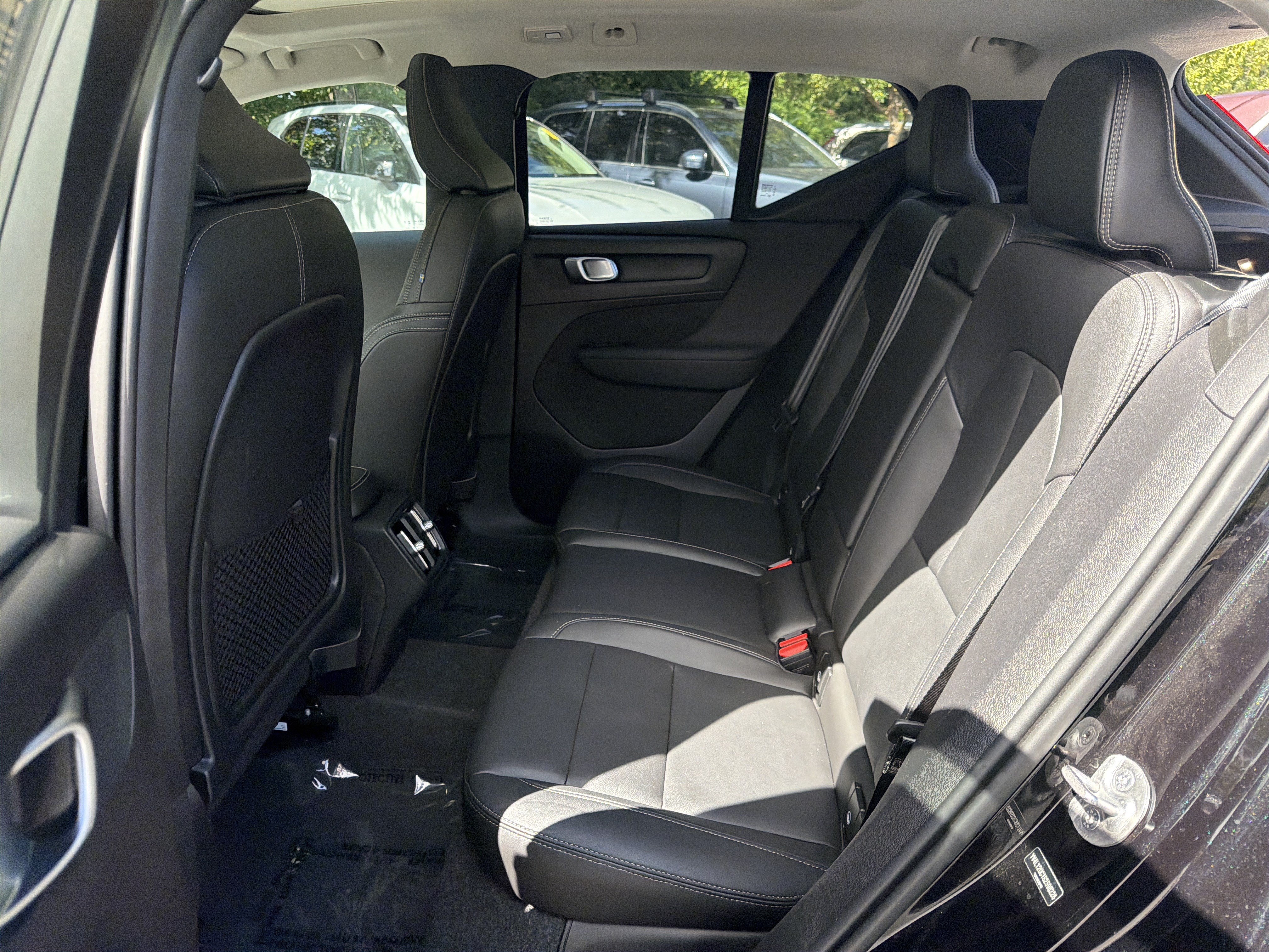 Used 2025 Volvo XC40 B5 Plus AWD/4WD image 32