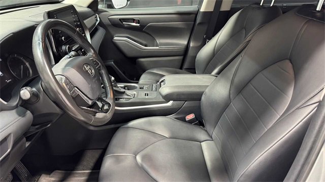 Used 2020 Toyota Highlander XLE image 20