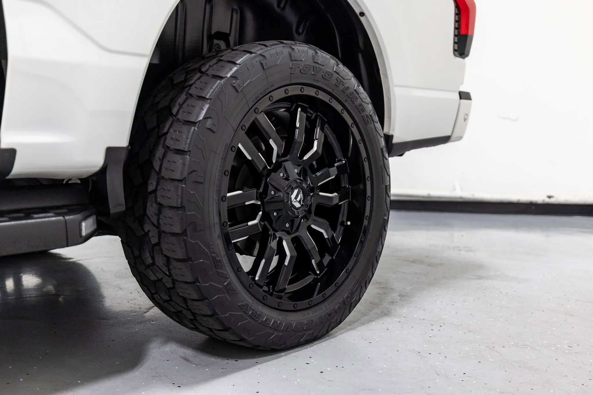 Used 2023 Ford F150 Lightning Platinum AWD/4WD image 11
