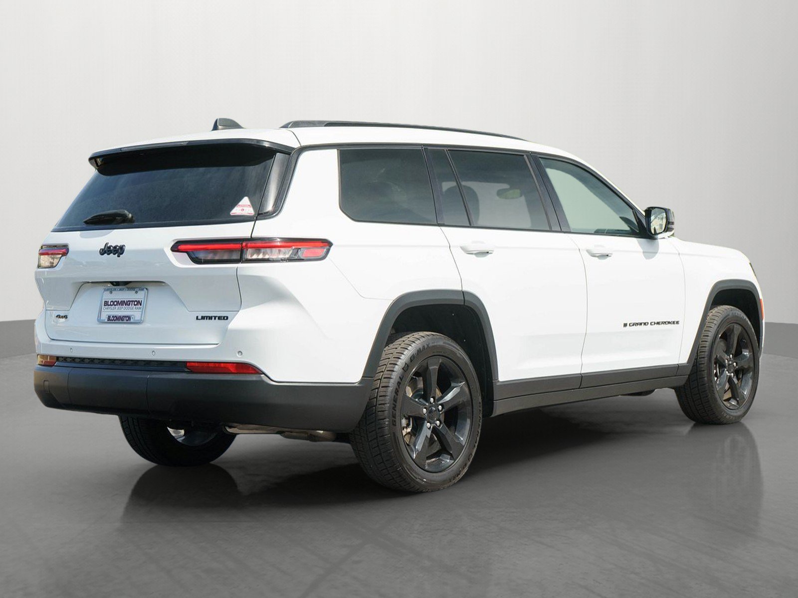 Used 2023 Jeep Grand Cherokee L Limited w/ Black Appearance Package AWD/4WD image 7