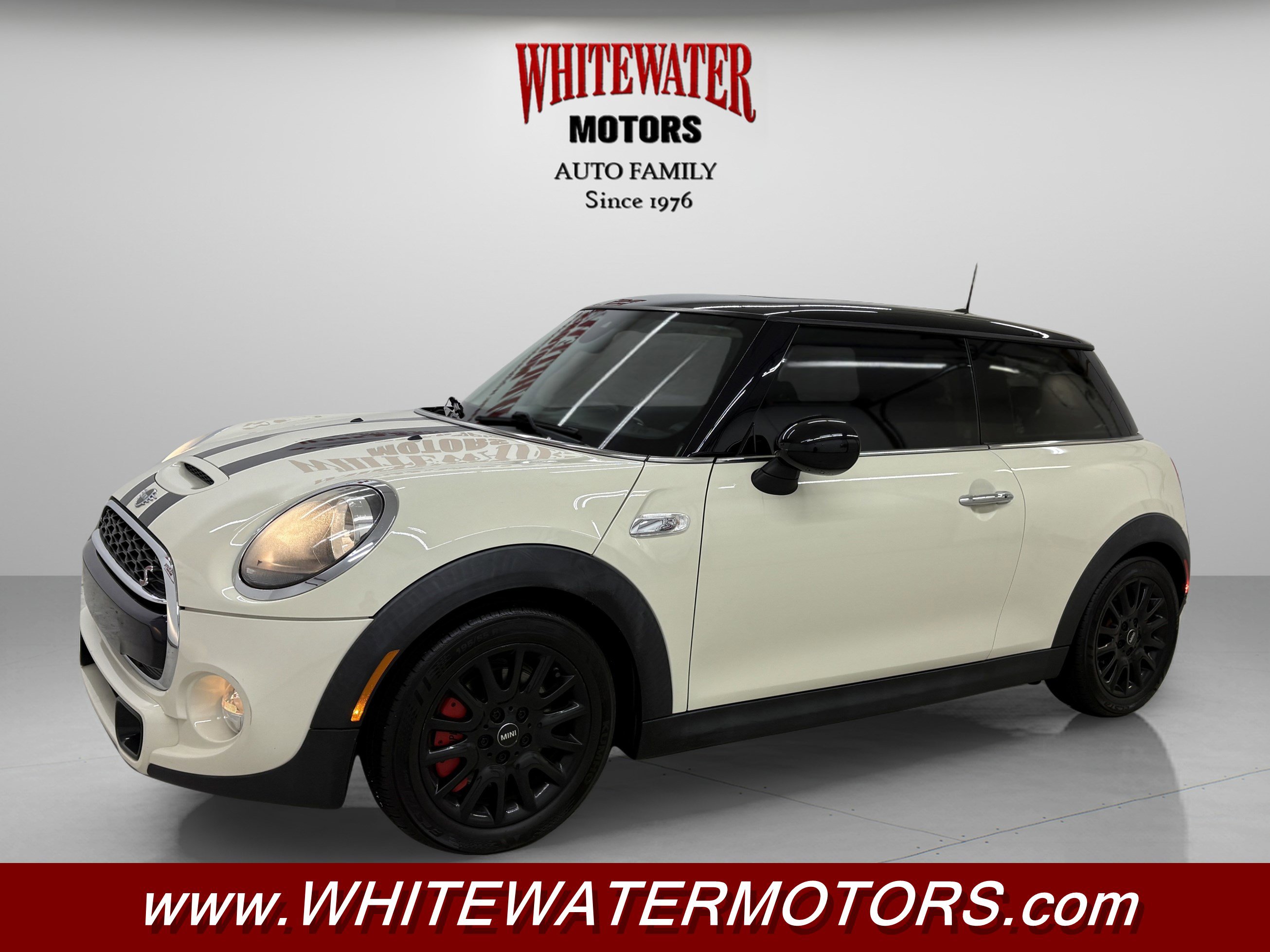 Used 2019 MINI Cooper S image 1