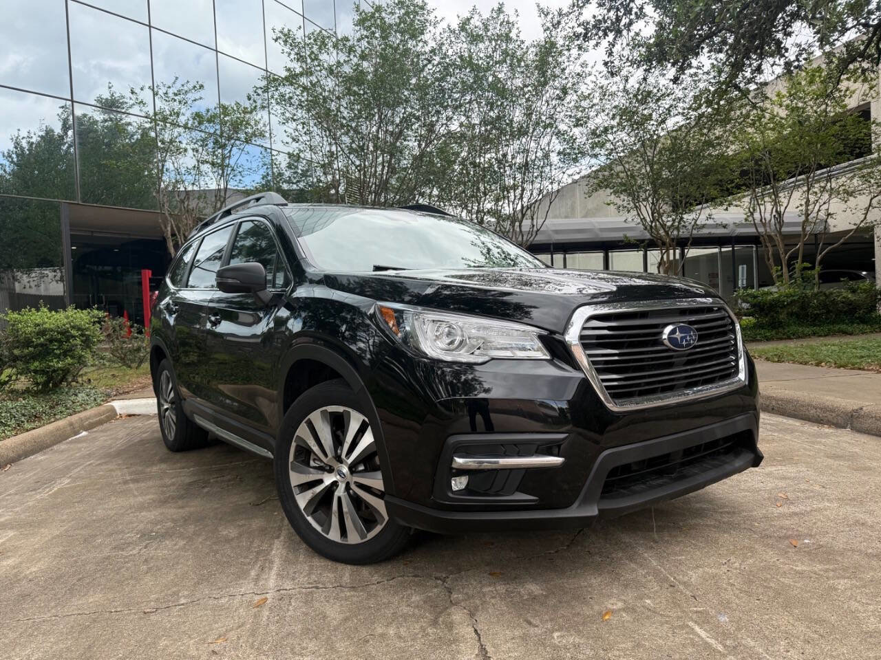 Used 2019 Subaru Ascent Limited AWD/4WD image 2