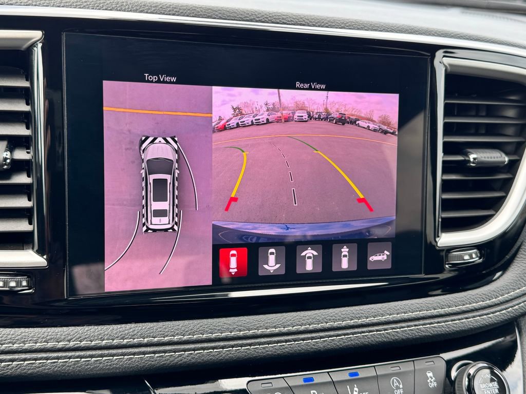 Used 2025 Chrysler Pacifica Select image 33