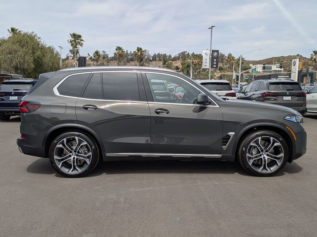 New 2026 BMW X5 xDrive50e image 3