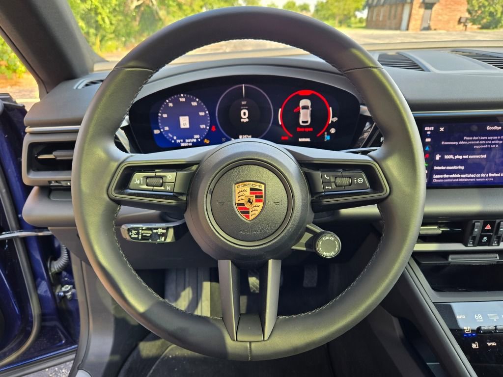 Certified 2025 Porsche Macan Electric image 28