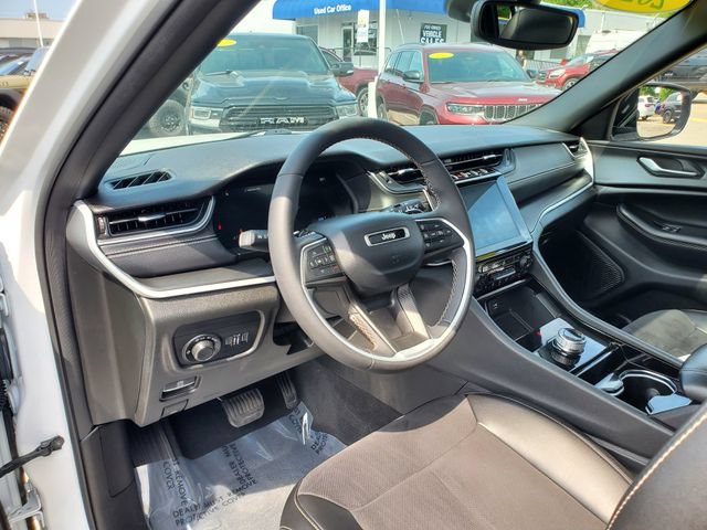 Certified 2023 Jeep Grand Cherokee Altitude AWD/4WD image 11