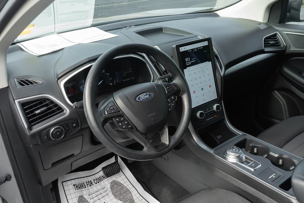Used 2021 Ford Edge SE AWD/4WD image 3