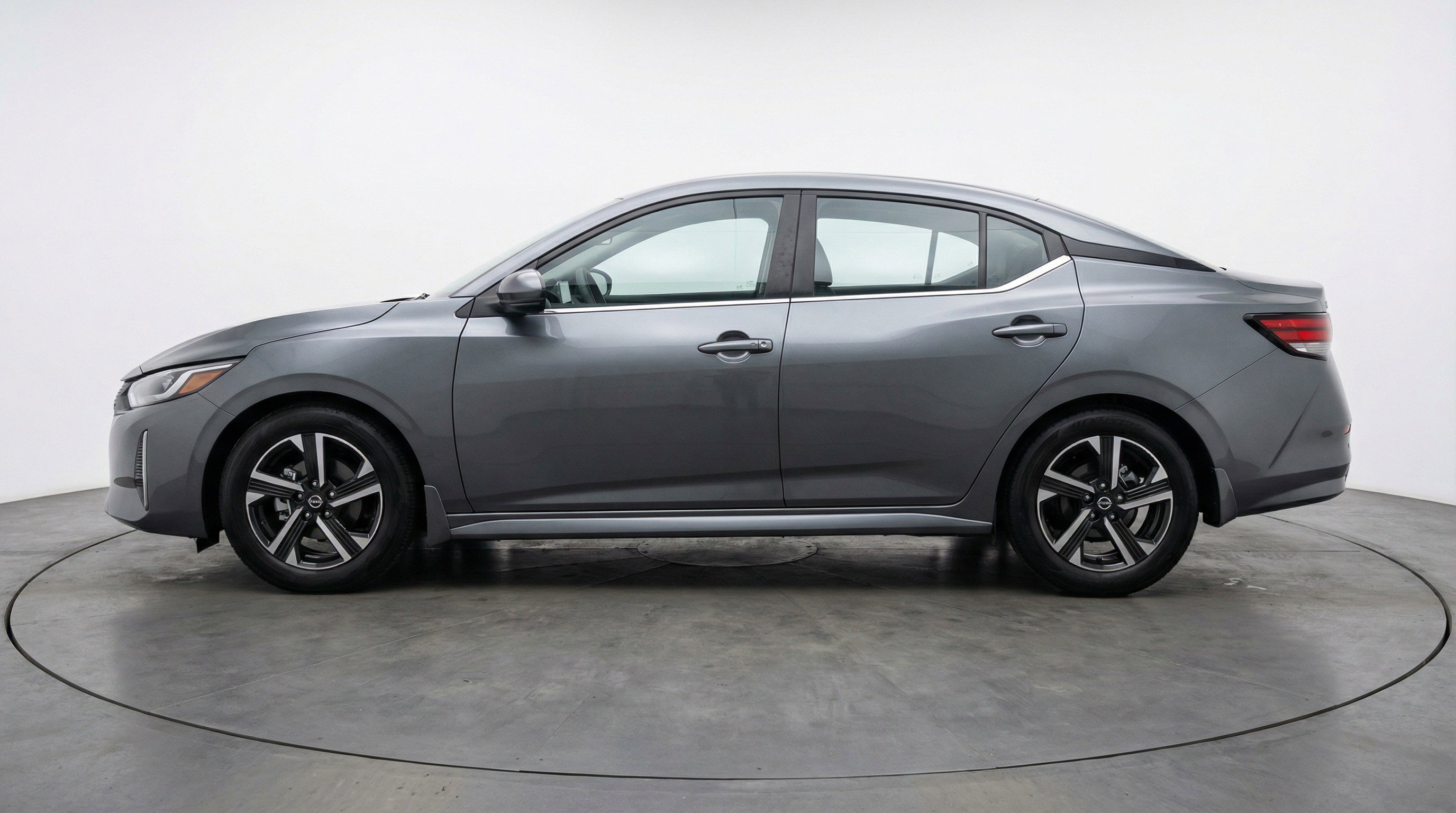 Used 2025 Nissan Sentra SV FWD image 5