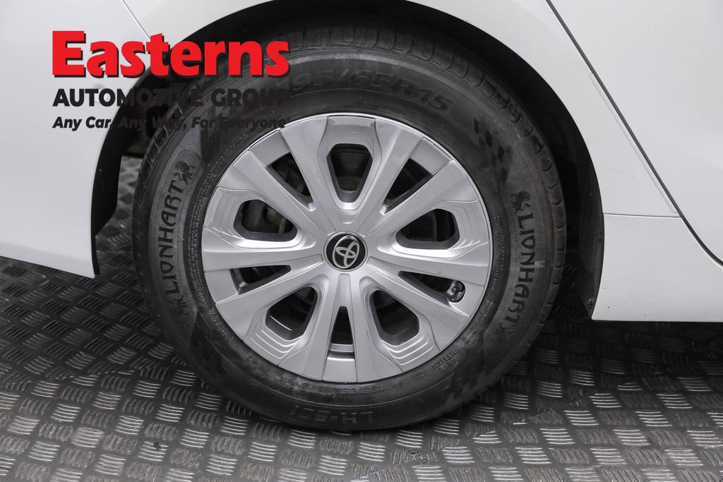 Used 2022 Toyota Prius LE image 28