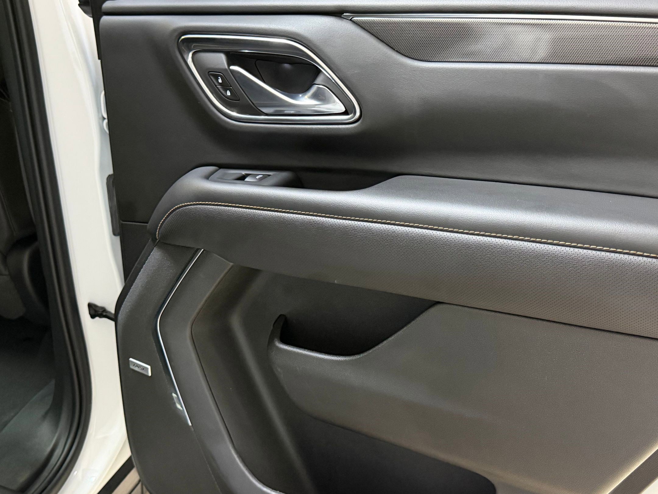 Used 2023 GMC Yukon AT4 AWD/4WD image 44