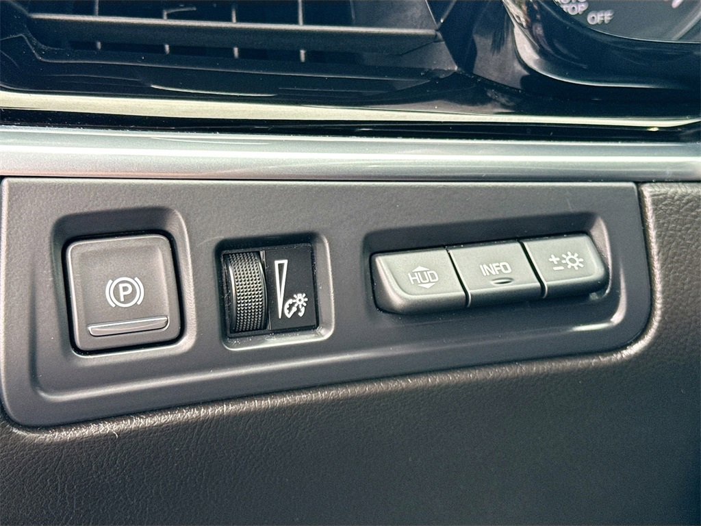 Used 2024 Cadillac XT6 Premium Luxury w/ Technology Package image 11