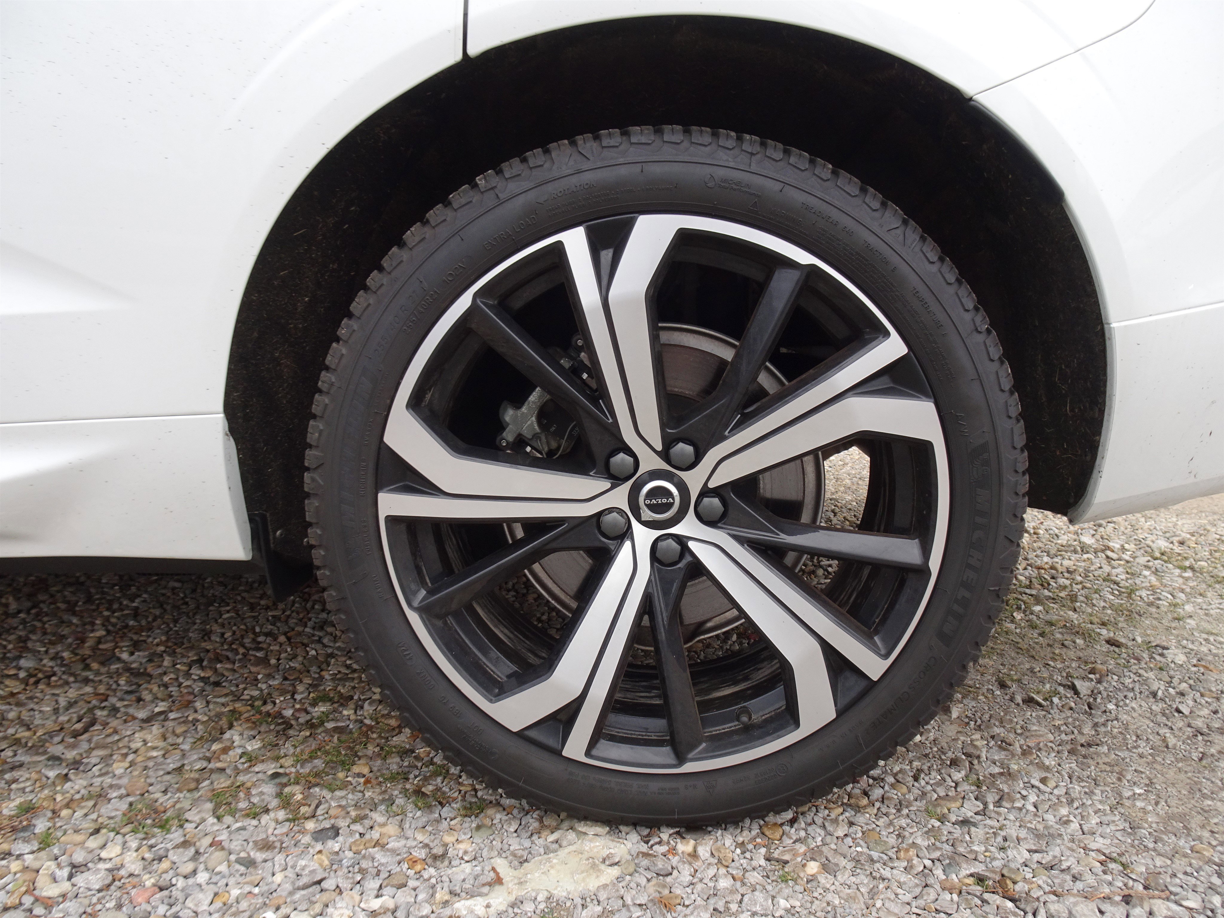 Used 2022 Volvo XC60 B6 R-Design w/ Advanced Package image 4