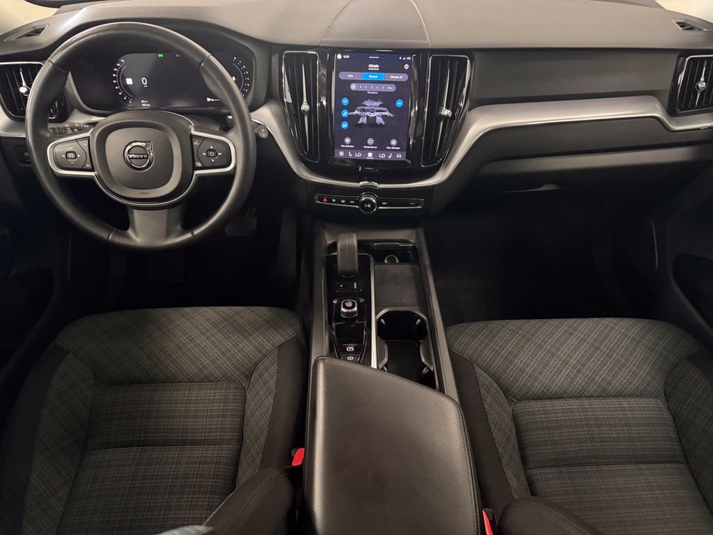 Used 2022 Volvo XC60 B5 Momentum AWD/4WD image 15