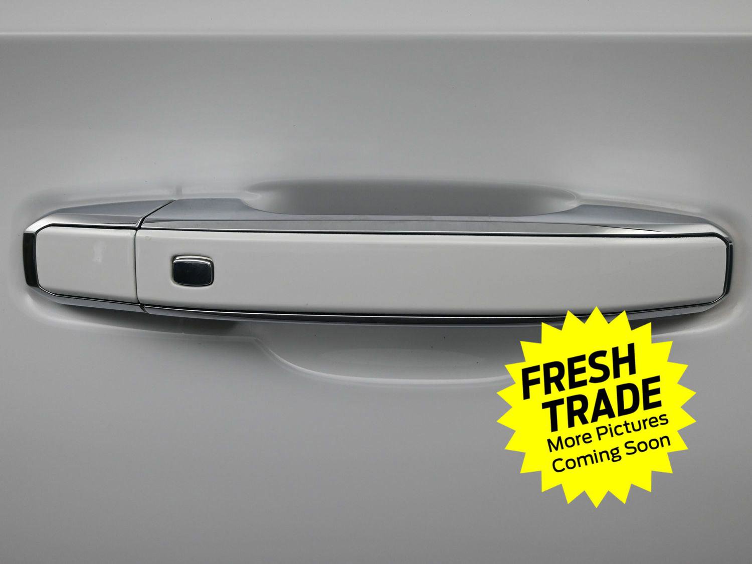 Used 2021 Chevrolet Suburban Premier w/ Premium Package image 7