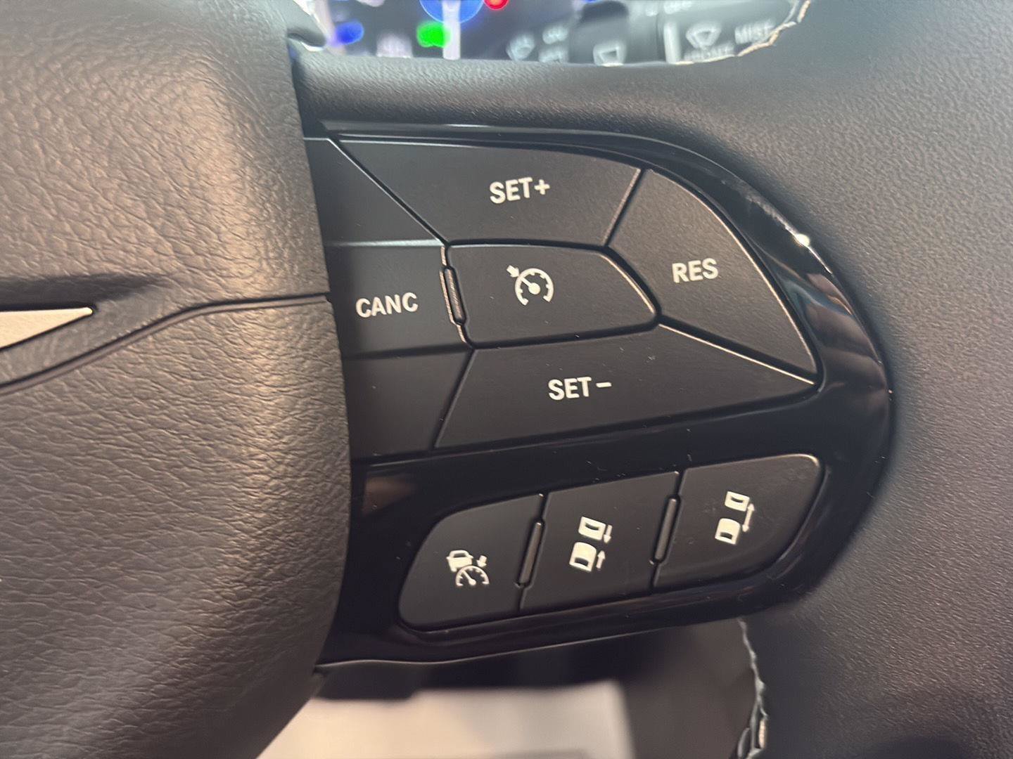 New 2027 Chrysler Pacifica Limited FWD image 10