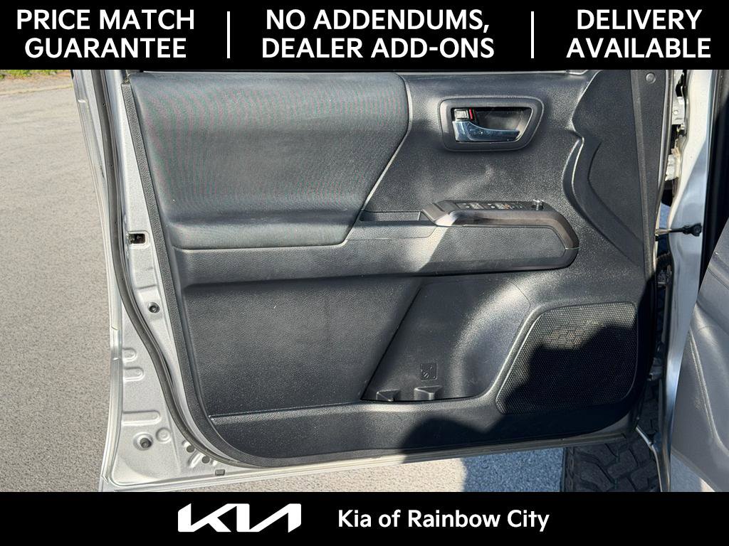 Used 2018 Toyota Tacoma TRD Sport image 12