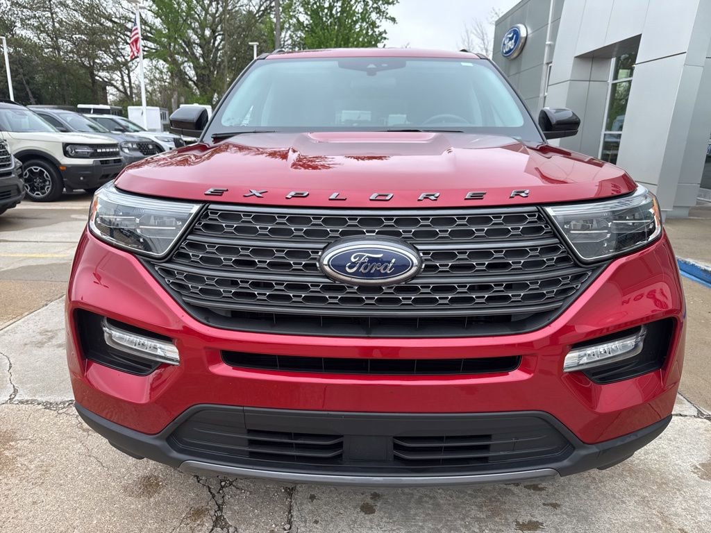 Used 2022 Ford Explorer XLT w/ Equipment Group 202A AWD/4WD image 34