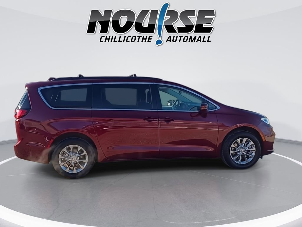 Used 2022 Chrysler Pacifica Touring-L image 9