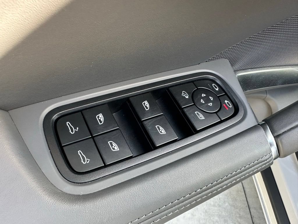 Certified 2023 Porsche Cayenne Turbo AWD/4WD image 15