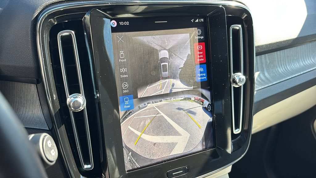 Certified 2026 Volvo XC40 B5 Plus AWD/4WD image 19