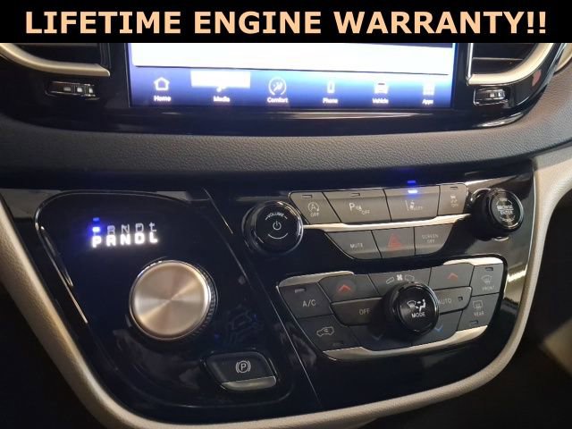 Used 2024 Chrysler Pacifica Touring-L image 13