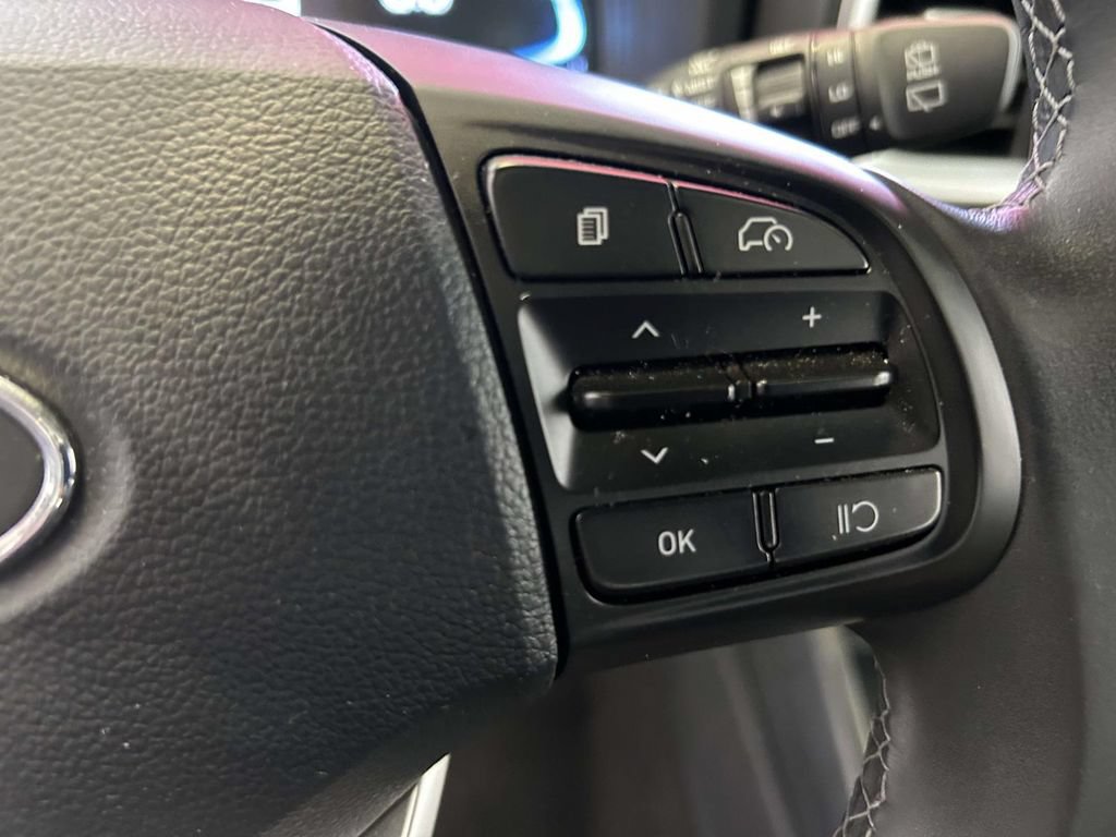 Used 2025 Hyundai Venue SEL FWD image 21