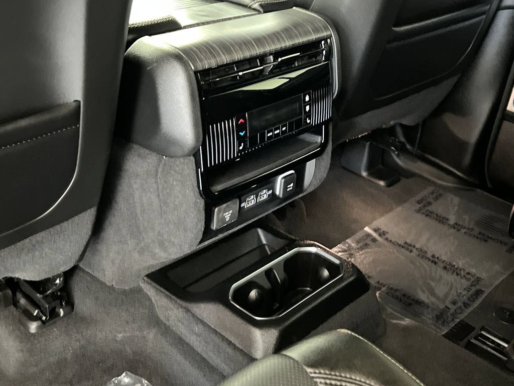 Used 2024 Jeep Wagoneer L Series III w/ Flexible Seating Group AWD/4WD image 36