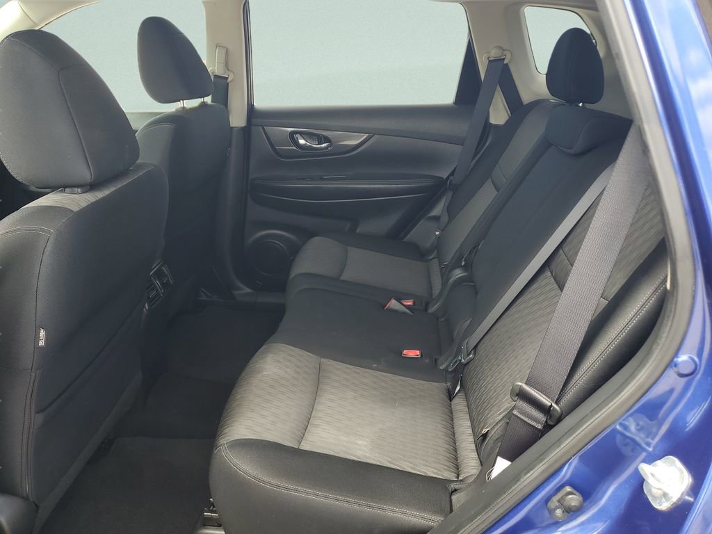 Used 2017 Nissan Rogue SV image 18