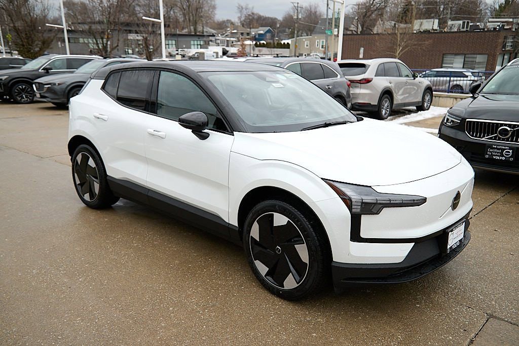 New 2026 Volvo EX30 Plus w/ Climate Package image 4
