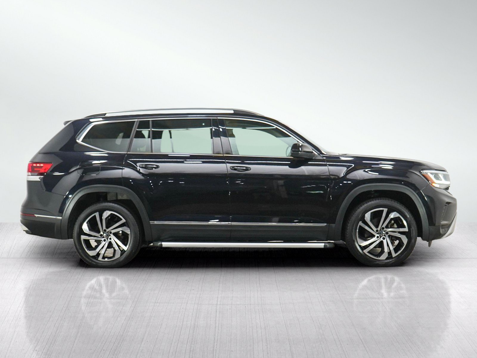 Used 2023 Volkswagen Atlas SEL AWD/4WD image 6