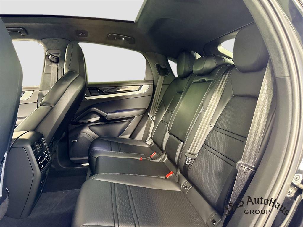 Used 2024 Porsche Cayenne Turbo w/ Premium Package Plus (PP1) AWD/4WD image 28