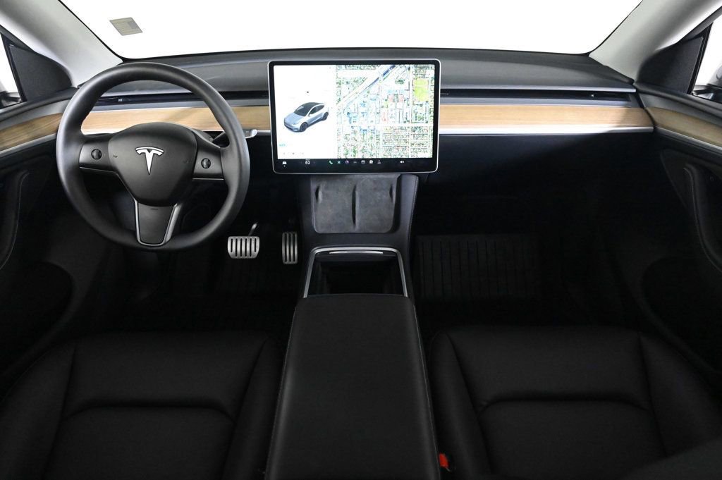 Used 2024 Tesla Model Y Performance image 9
