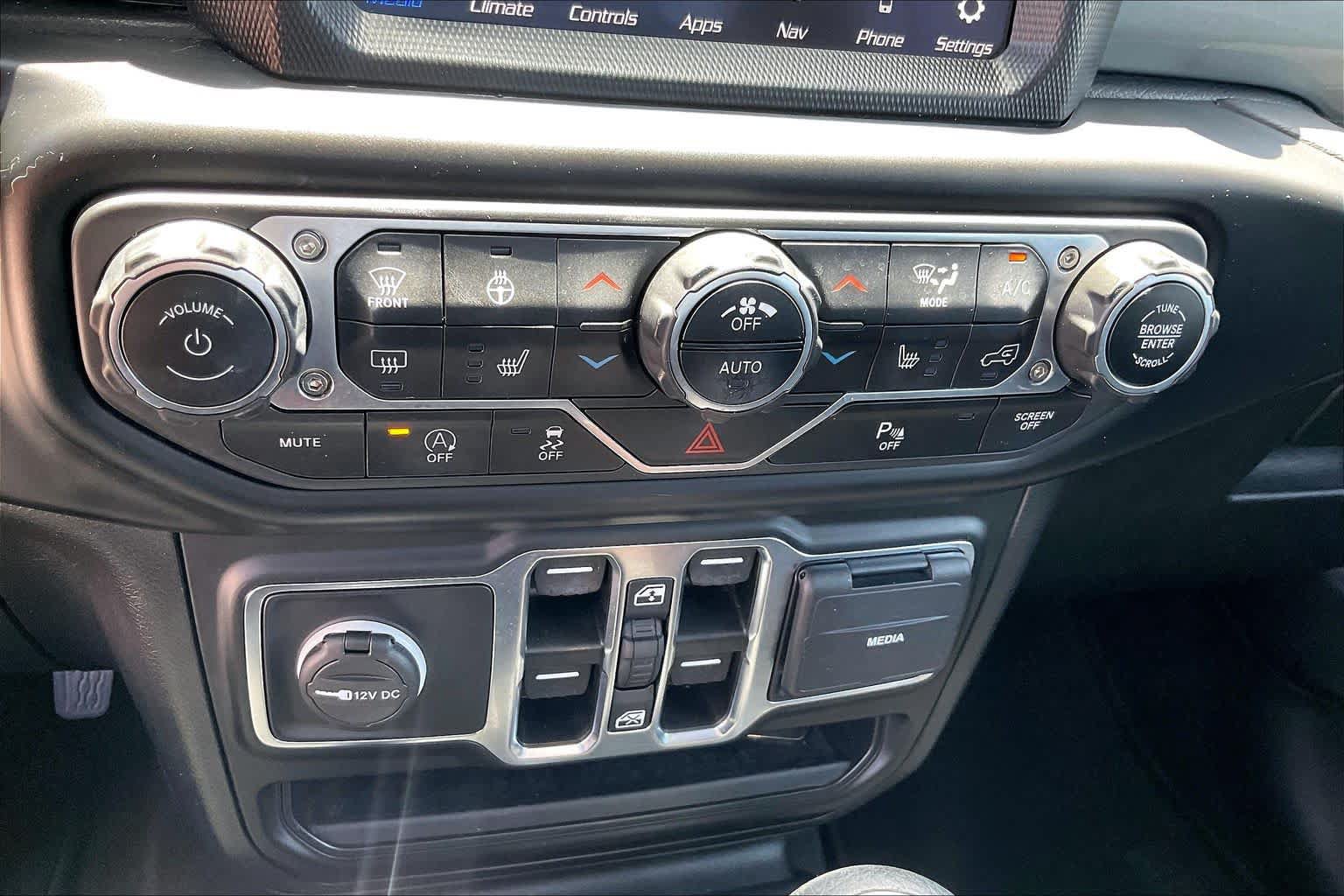 Used 2022 Jeep Wrangler Unlimited Sahara w/ LED Lighting Group AWD/4WD image 31